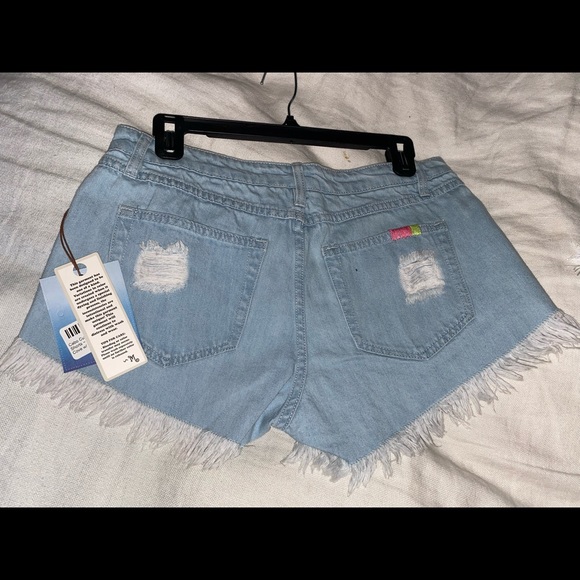 MUMU Cabo Cut Off Shorts - NWT - Picture 4 of 4